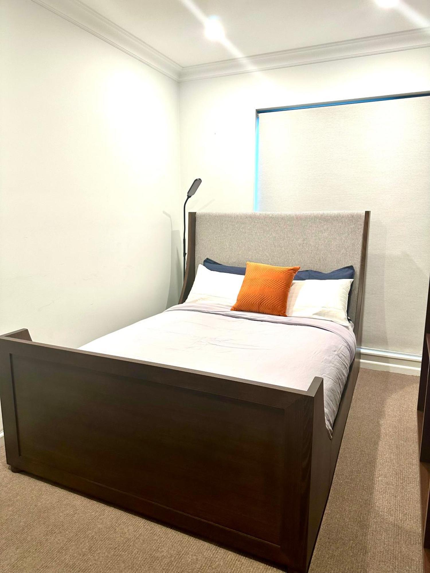 Private 1 Bed Accom With Bathroom In A 3 Bed Apartment - Melb Cbd, Regency Towers - Free Parking, Wifi And Pool Melbourne Exterior photo